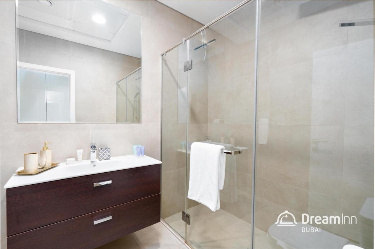 Dream Inn Apartments - Marina Arcade Tower Дубай Екстериор снимка