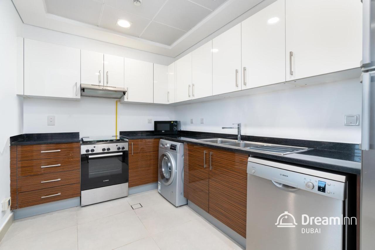 Dream Inn Apartments - Marina Arcade Tower Дубай Екстериор снимка