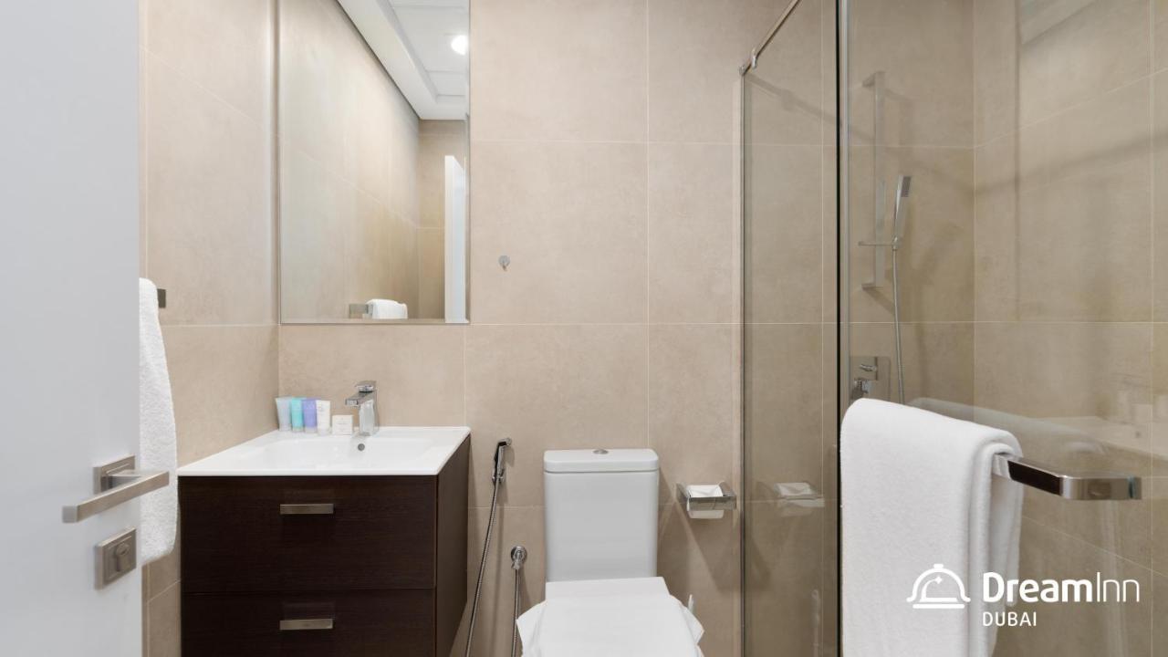 Dream Inn Apartments - Marina Arcade Tower Дубай Екстериор снимка