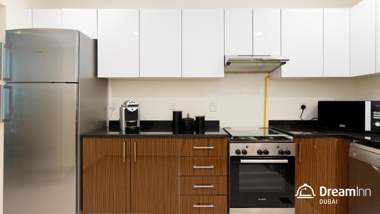 Dream Inn Apartments - Marina Arcade Tower Дубай Екстериор снимка