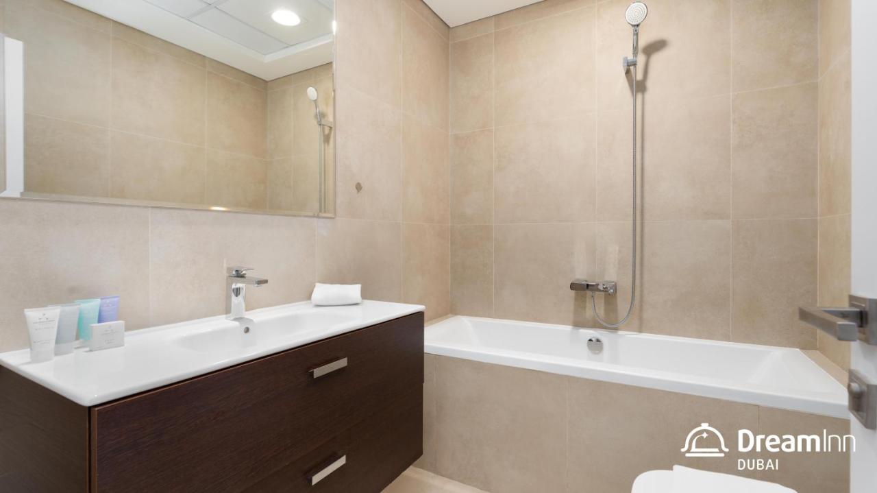 Dream Inn Apartments - Marina Arcade Tower Дубай Екстериор снимка